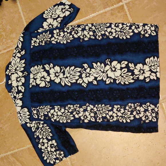 Hibiscus Hawaiian shirt - Picture 3 of 3